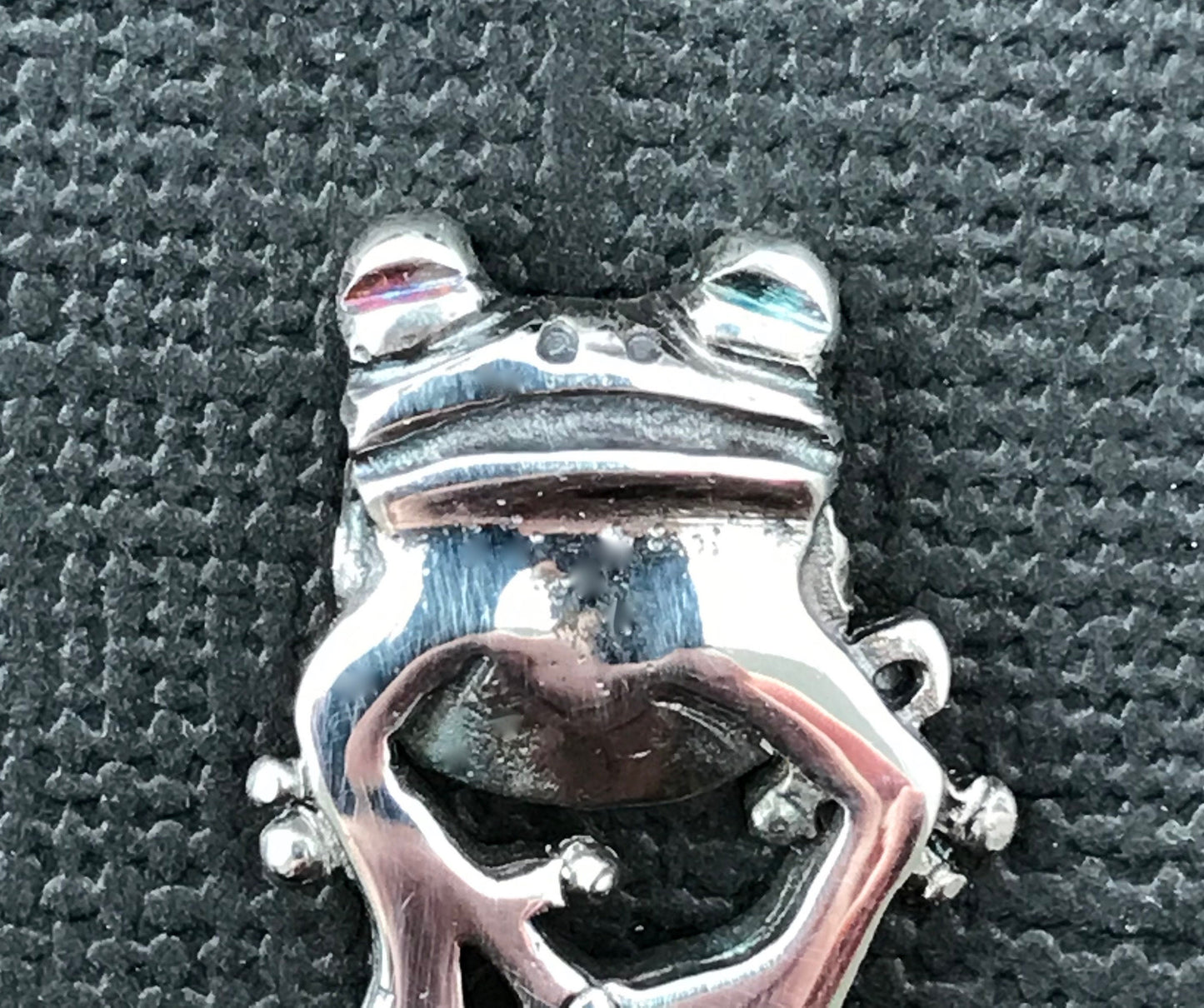 Frog Lapel pin - sterling silver 19mm