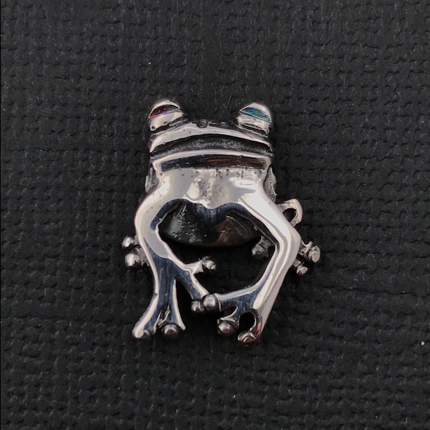 Frog Lapel pin - sterling silver 19mm