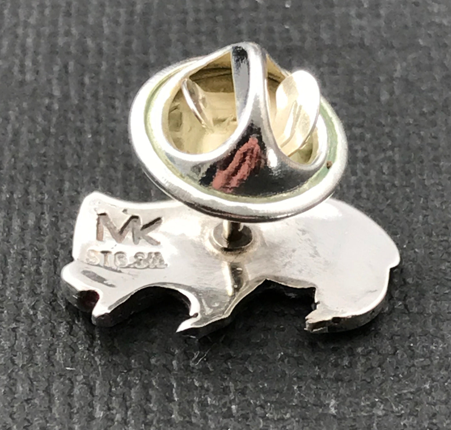 Wombat pin - sterling silver 19mm