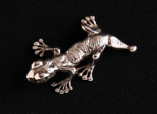 Gecko Brooch - solid sterling silver